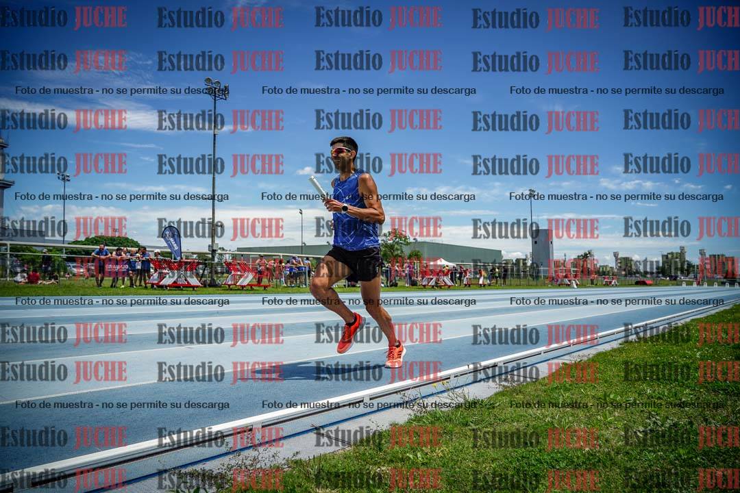 Fotos durante el transcurso de los relevos 20' para running teams - serie 2