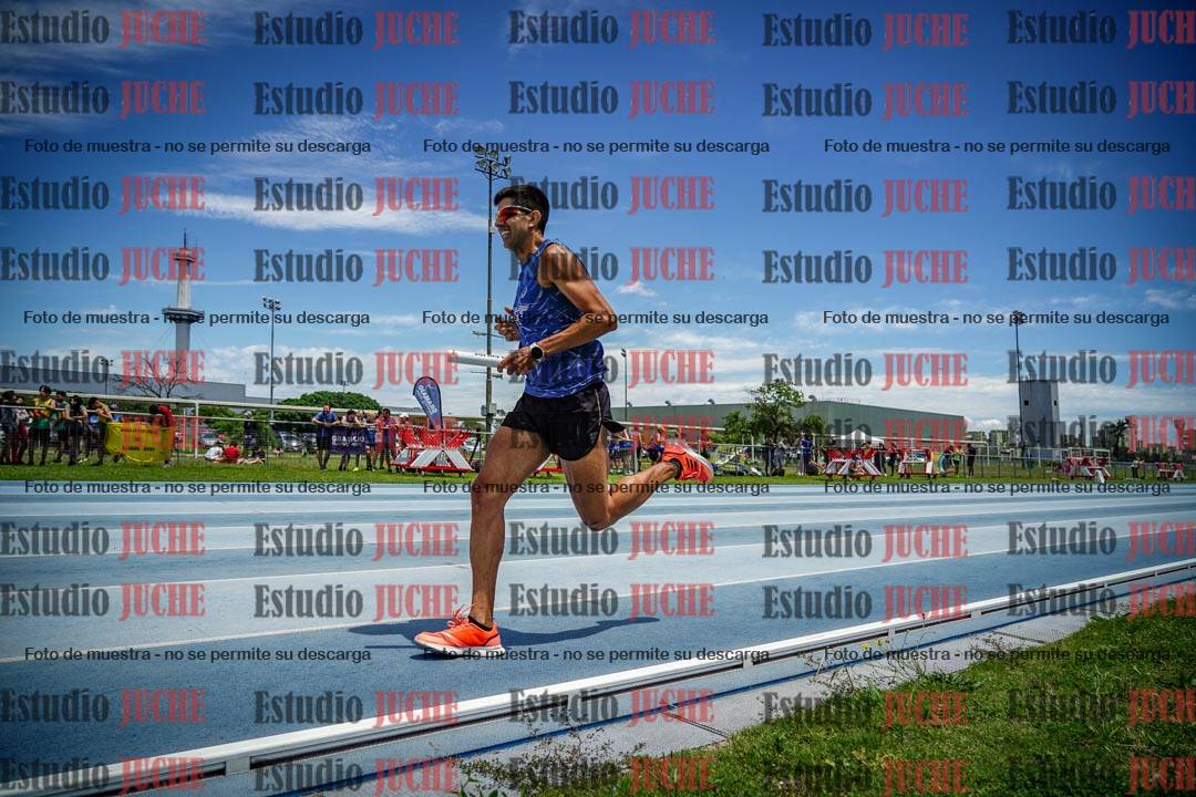 Fotos durante el transcurso de los relevos 20' para running teams - serie 2