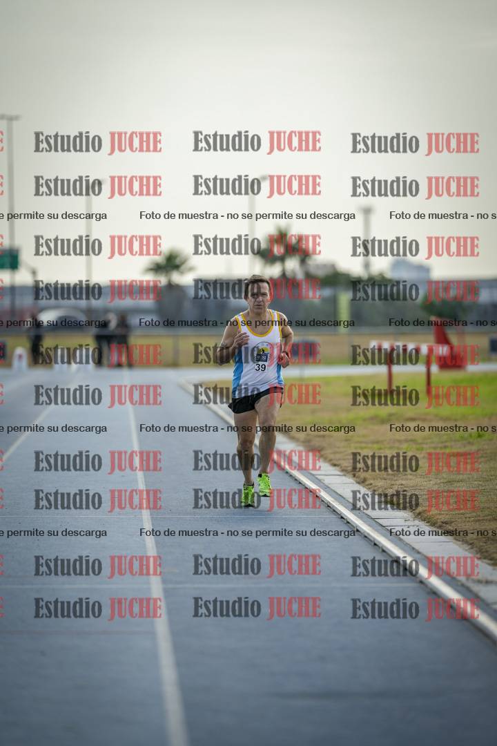 Fotos de los 800 m llanos de varones
