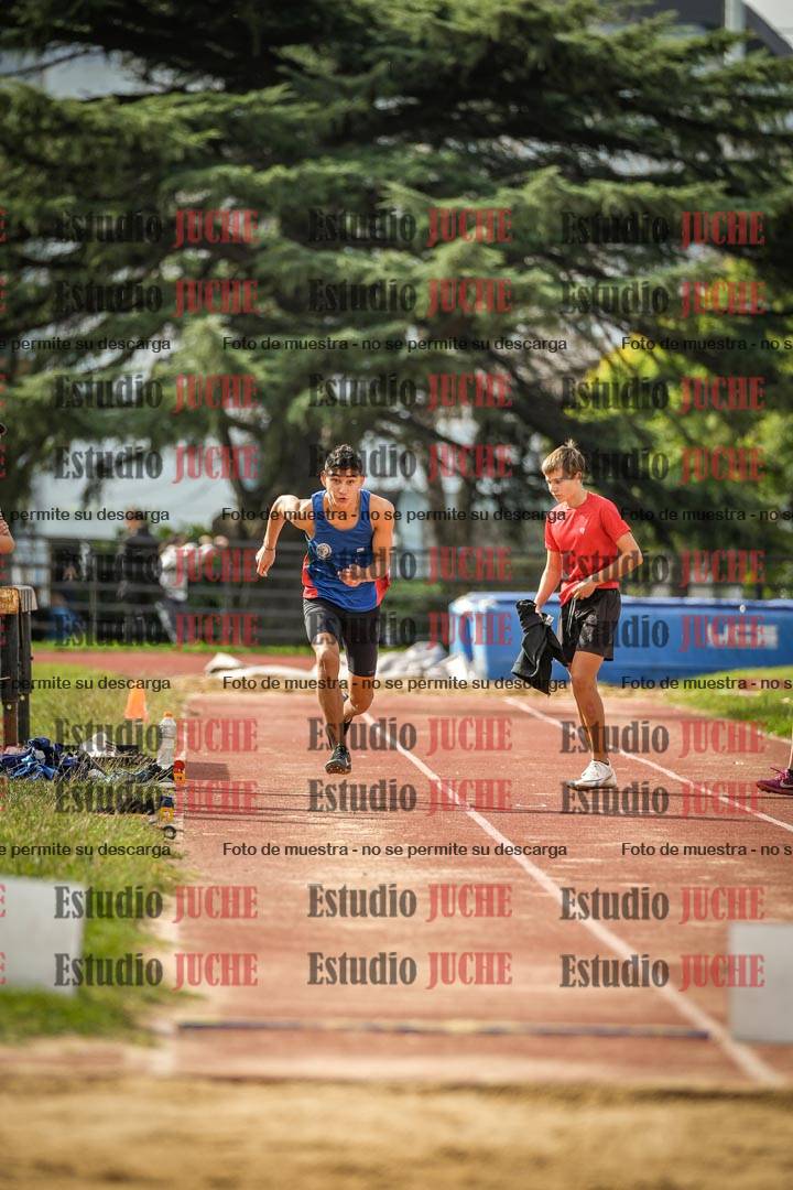 Fotos del salto en largo de varones - incluye U16
