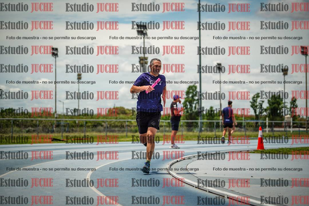Fotos durante el transcurso de los relevos 20' para running teams - serie 2