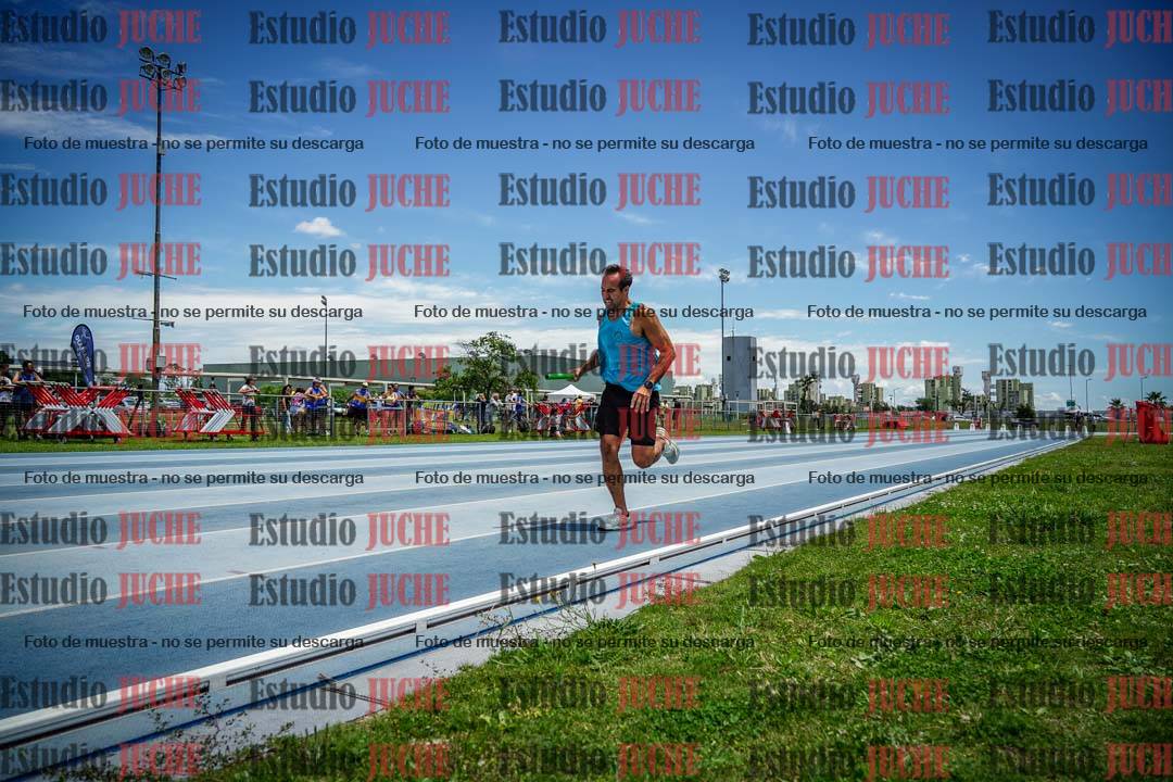 Fotos durante el transcurso de los relevos 20' para running teams - serie 2