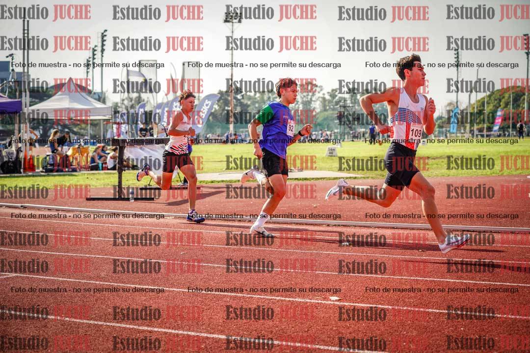 Fotos de los 800 m llanos de varones