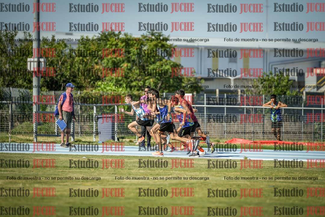 Fotos de los 600 m llanos de varones