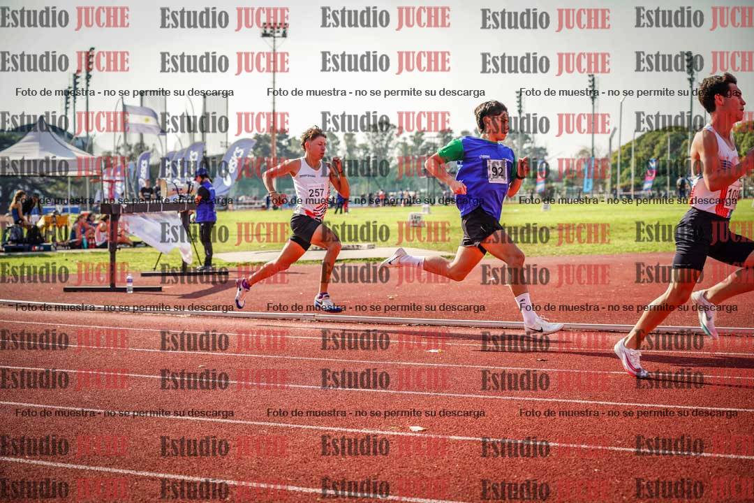 Fotos de los 800 m llanos de varones