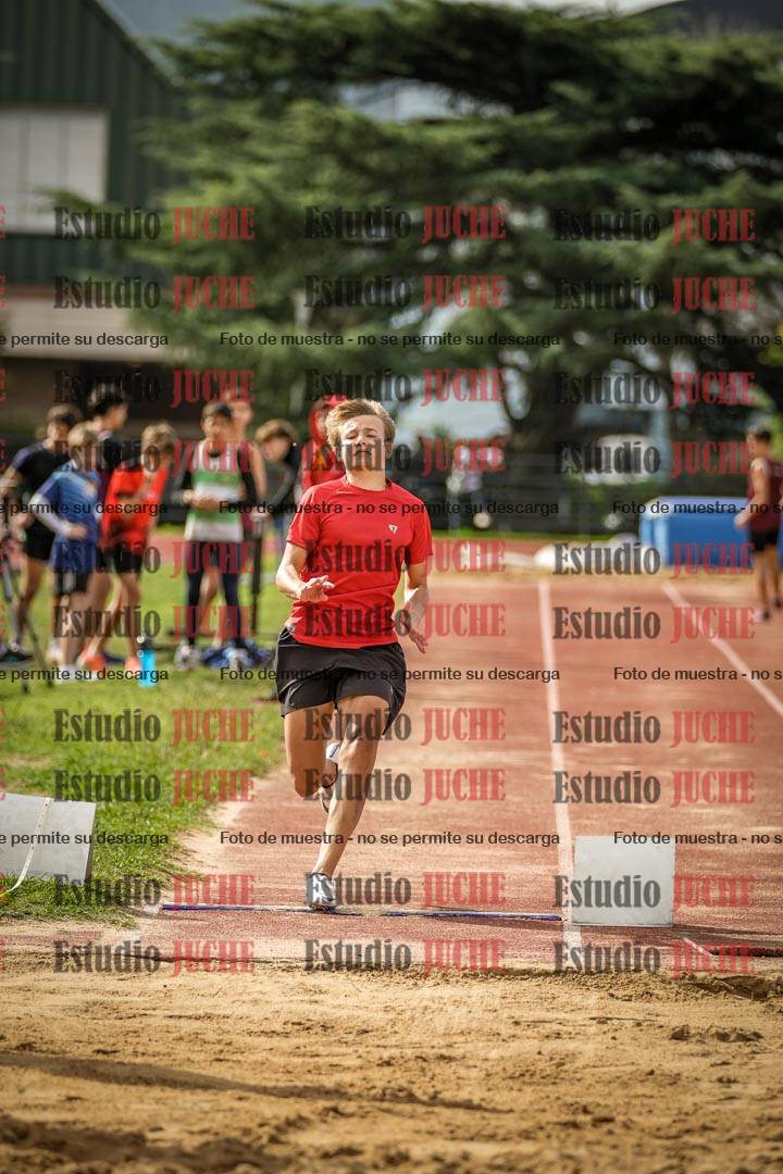 Fotos del salto en largo de varones - incluye U16