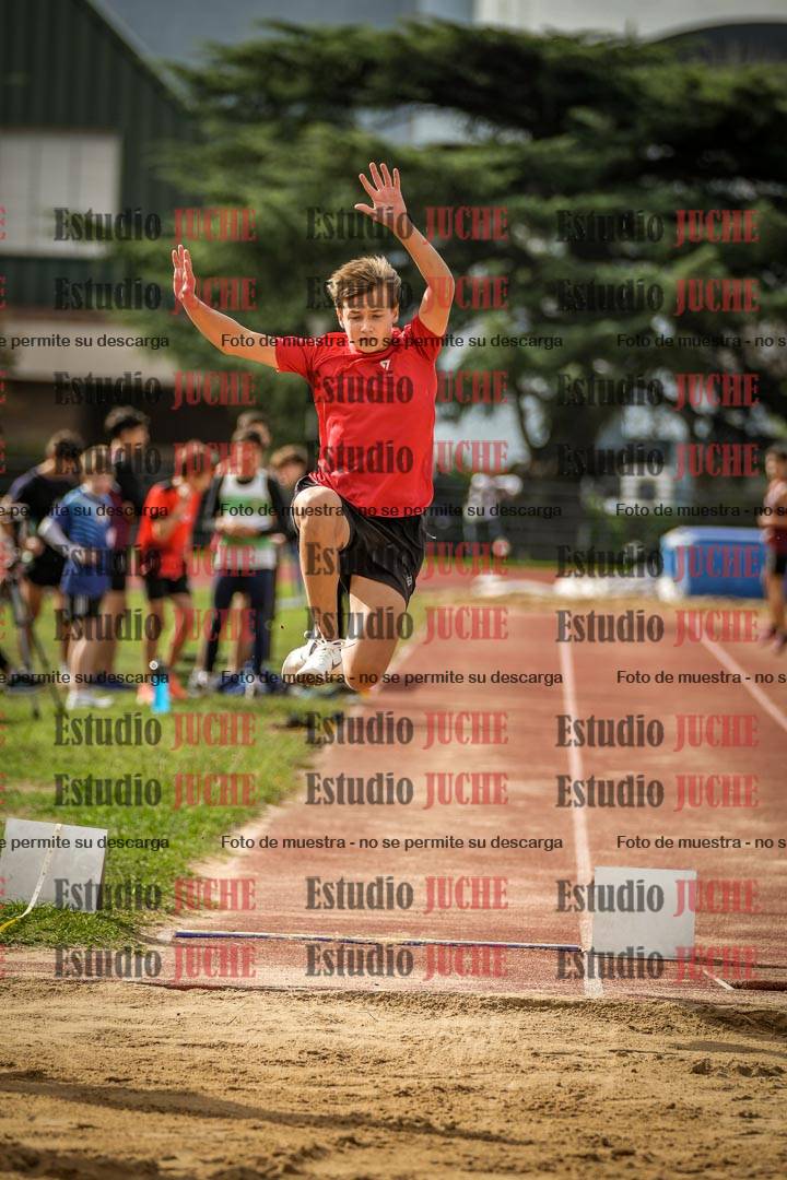 Fotos del salto en largo de varones - incluye U16