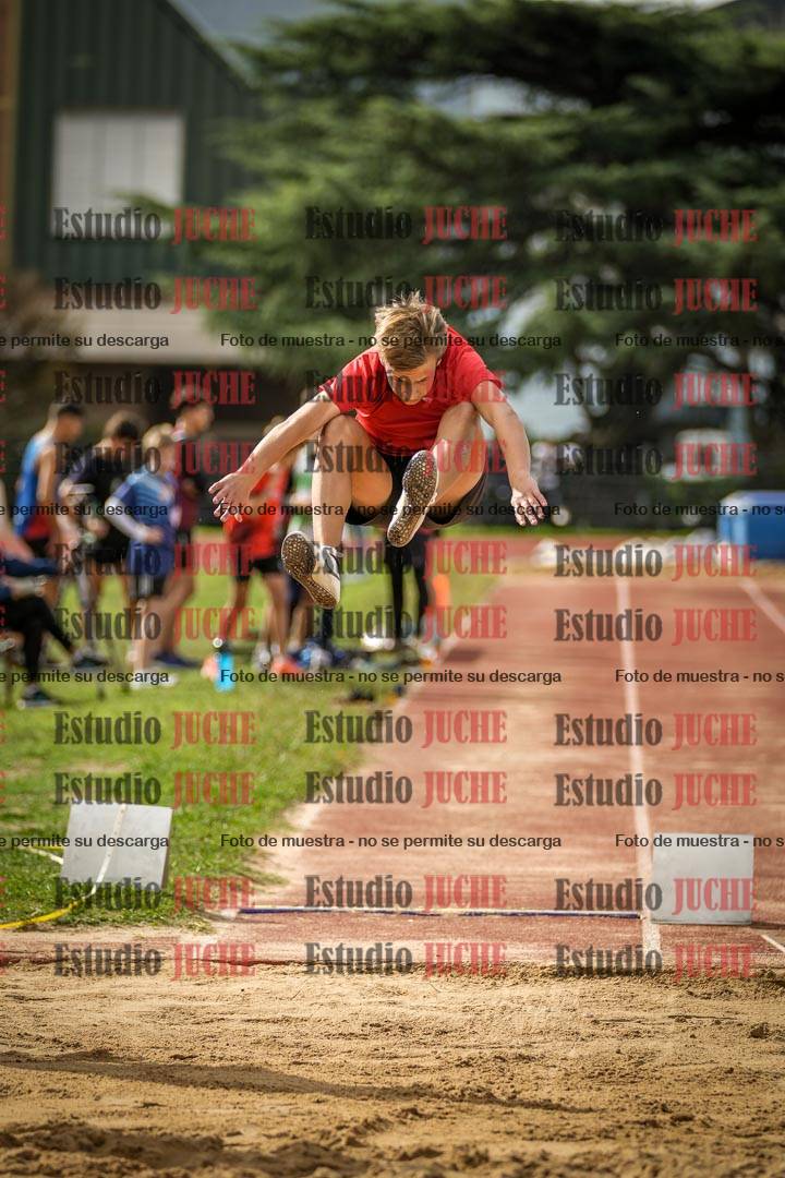 Fotos del salto en largo de varones - incluye U16