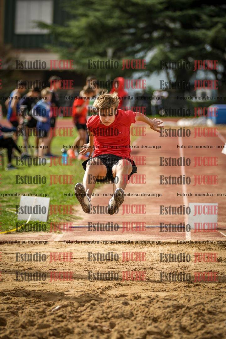 Fotos del salto en largo de varones - incluye U16
