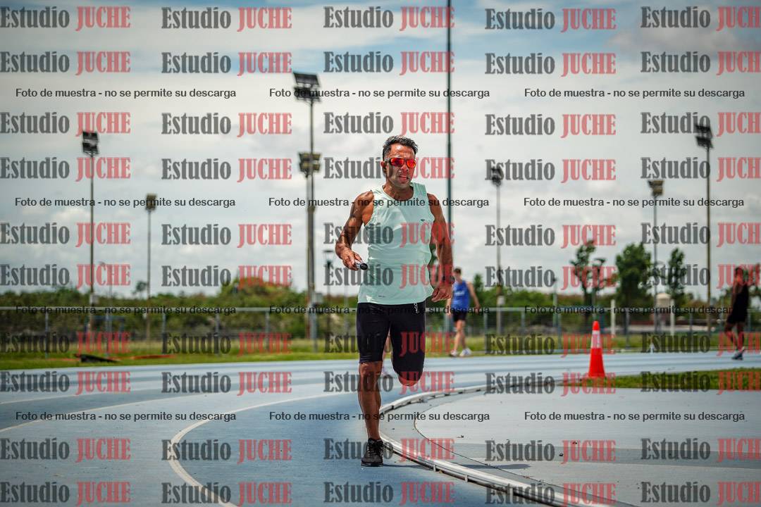 Fotos durante el transcurso de los relevos 20' para running teams - serie 2