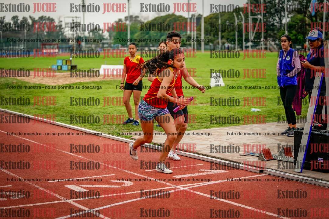 Fotos de las postas 8x200 m mixtas