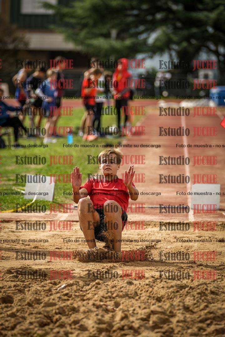 Fotos del salto en largo de varones - incluye U16