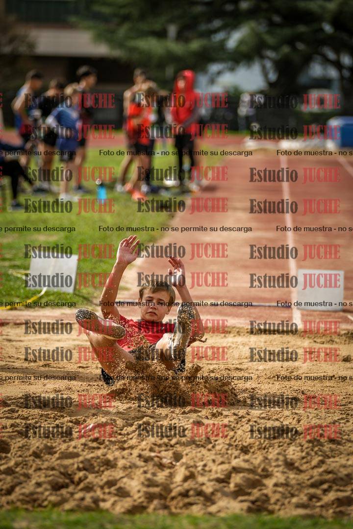 Fotos del salto en largo de varones - incluye U16
