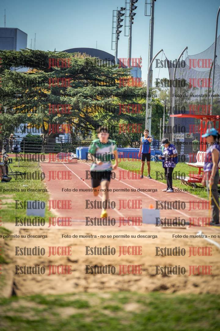 Fotos del salto en largo de varones - incluye U16