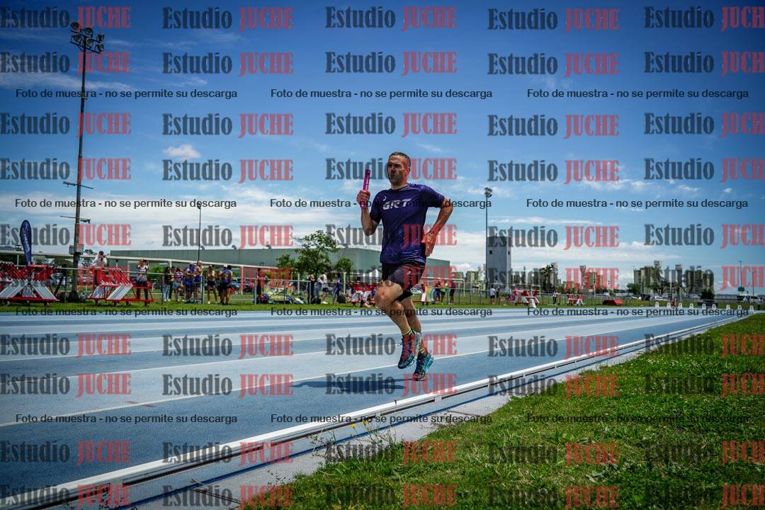 Fotos durante el transcurso de los relevos 20' para running teams - serie 2