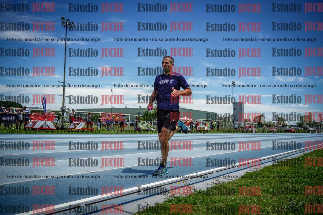 Fotos durante el transcurso de los relevos 20' para running teams - serie 2