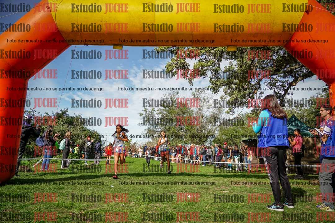 Fotos de la llegada del cross de 1000 m