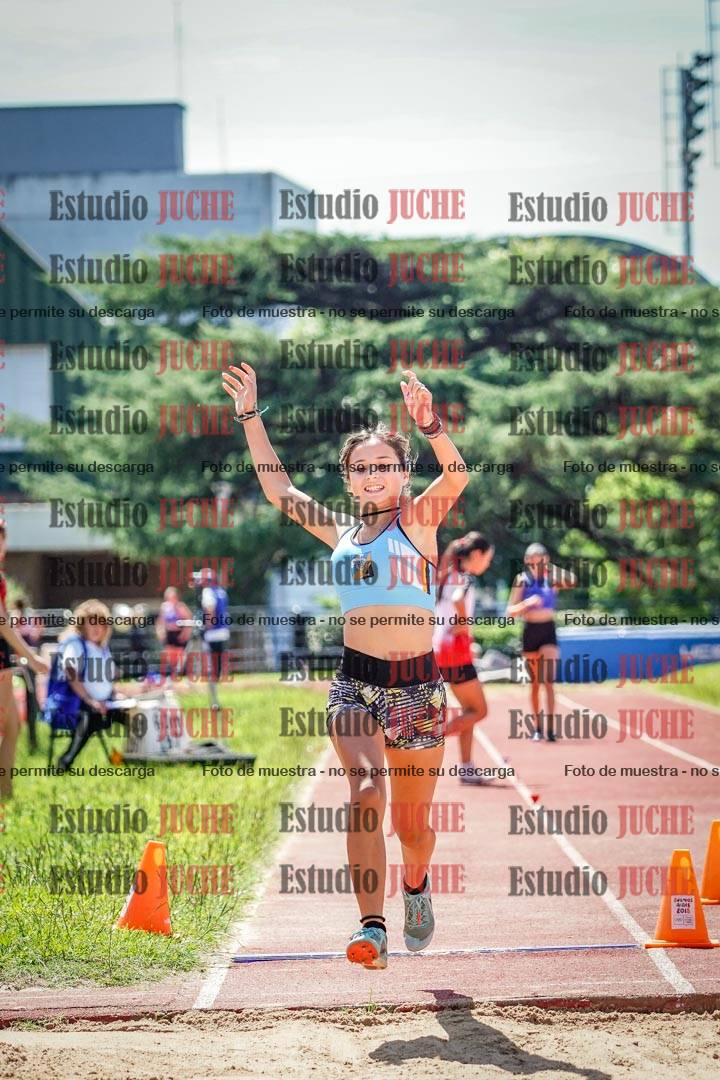 Fotos del salto en largo de mujeres