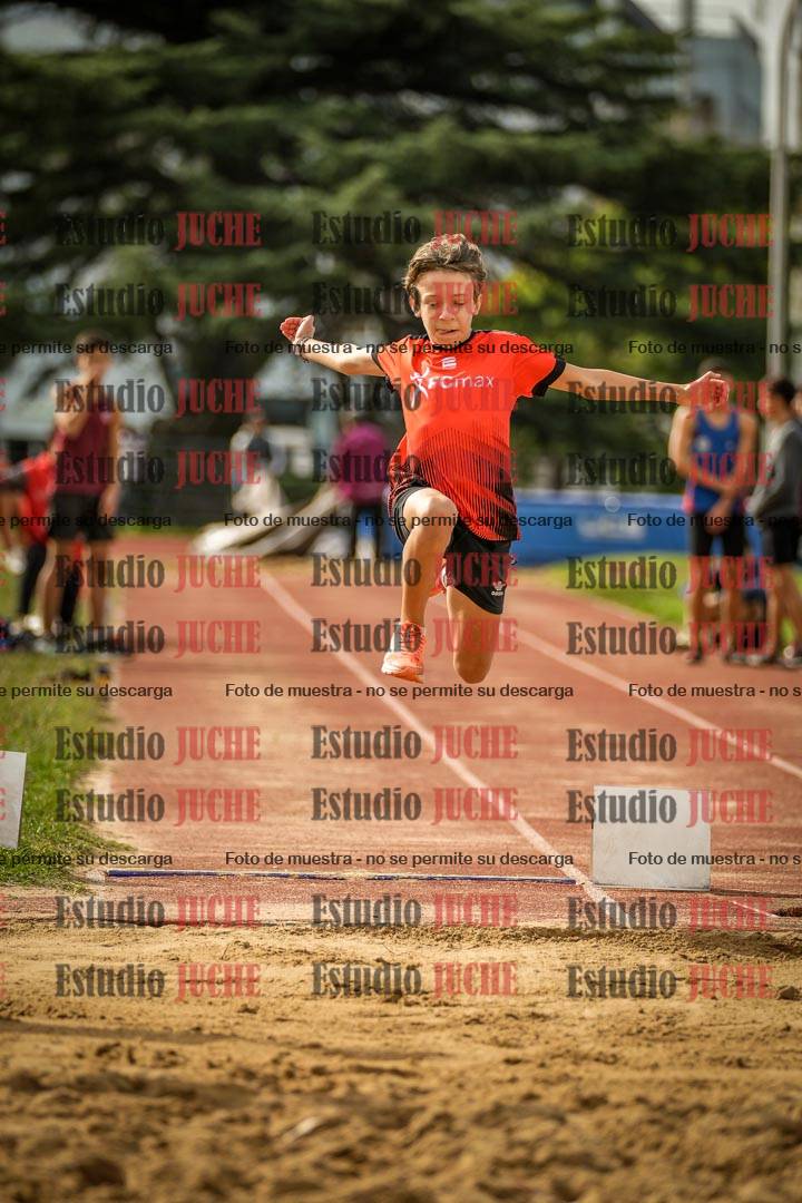Fotos del salto en largo de varones - incluye U16