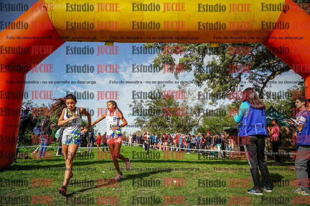 Fotos de la llegada del cross de 1000 m