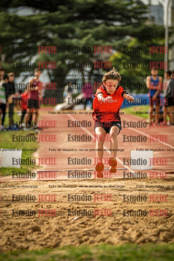 Fotos del salto en largo de varones - incluye U16