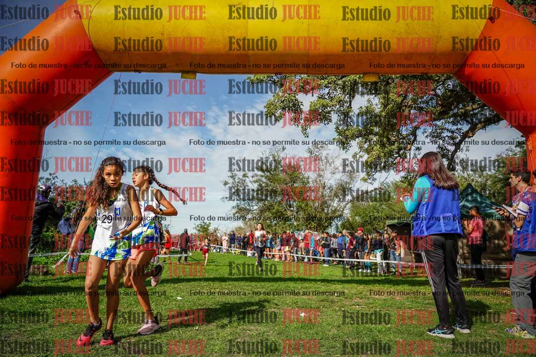 Fotos de la llegada del cross de 1000 m
