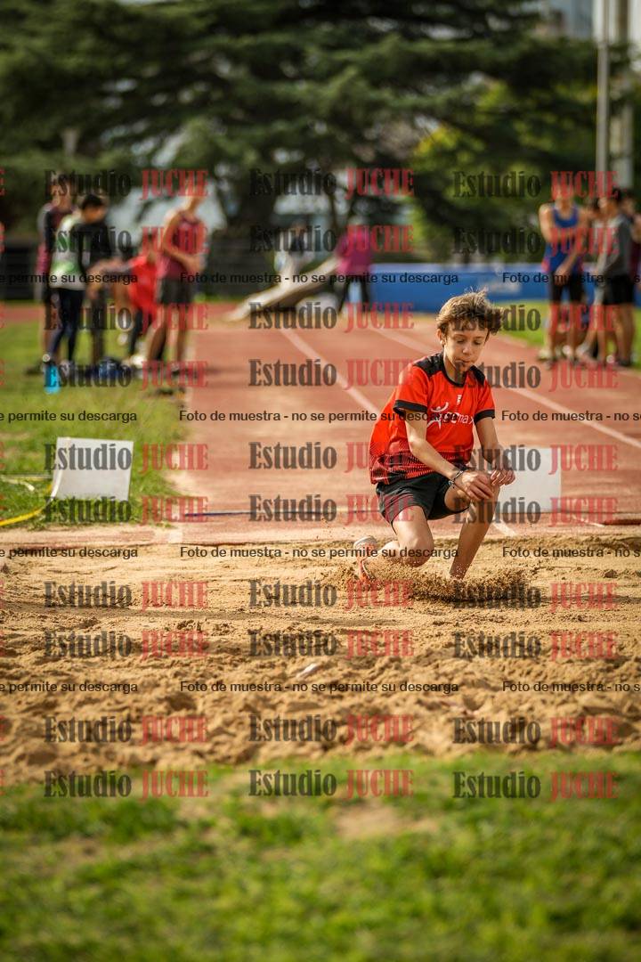Fotos del salto en largo de varones - incluye U16