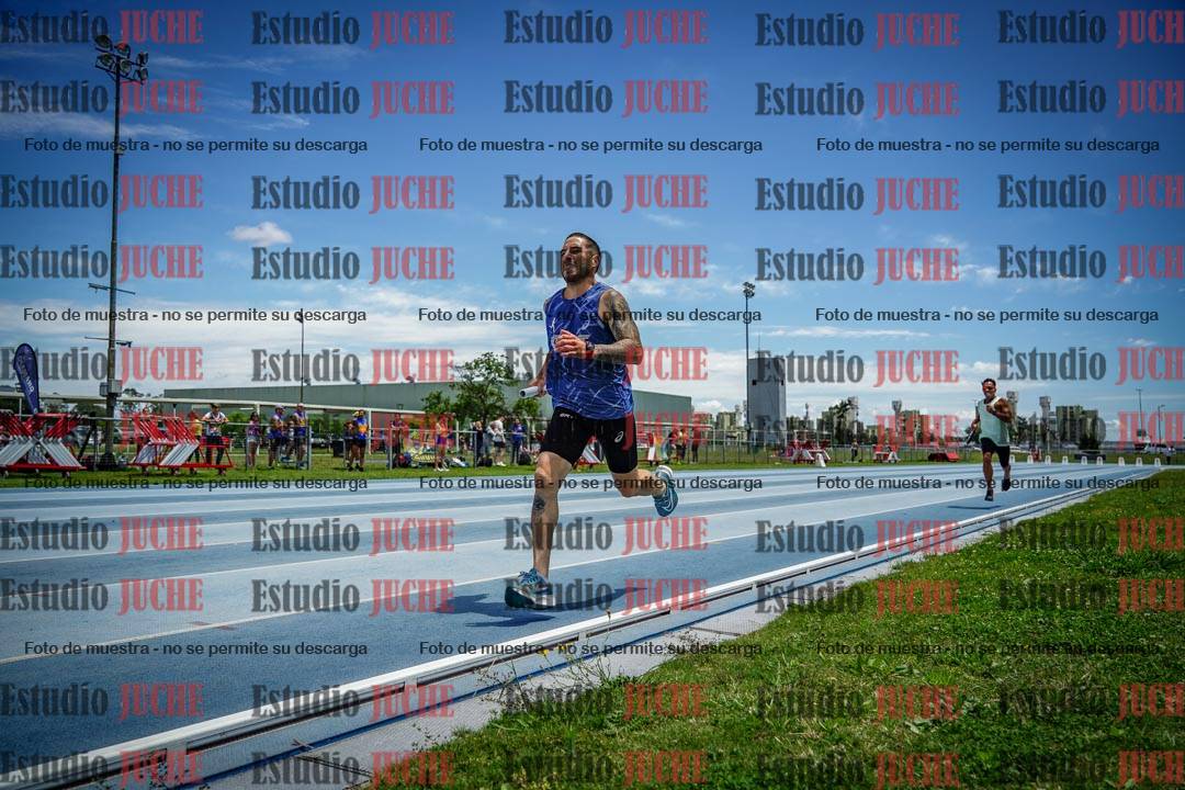 Fotos durante el transcurso de los relevos 20' para running teams - serie 2