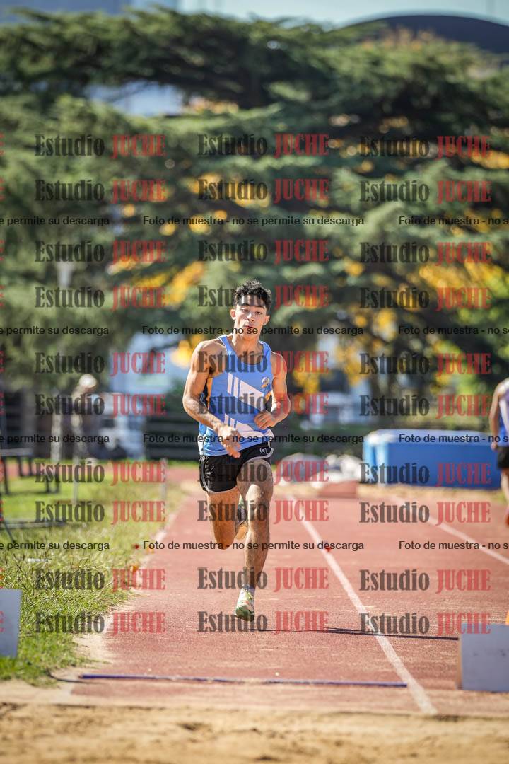 Fotos del salto en largo de varones - incluye U16