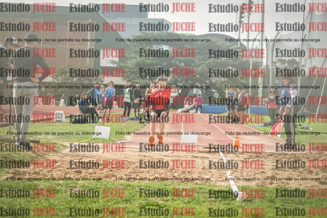 Fotos del salto en largo de varones - incluye U16