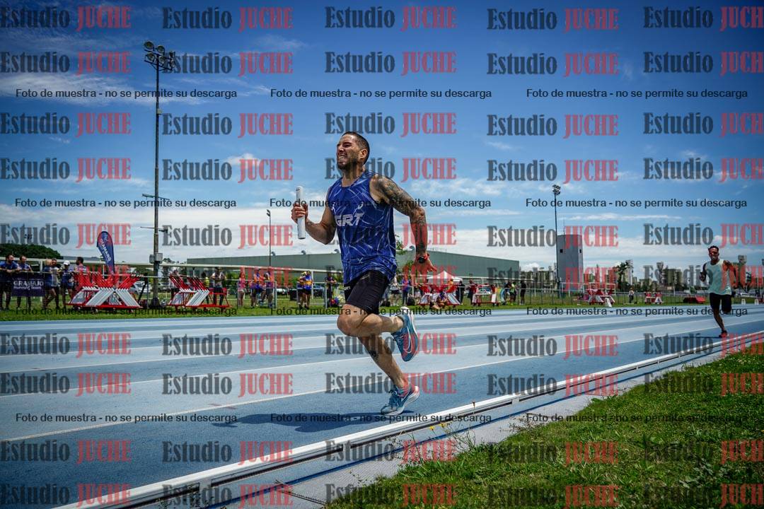 Fotos durante el transcurso de los relevos 20' para running teams - serie 2