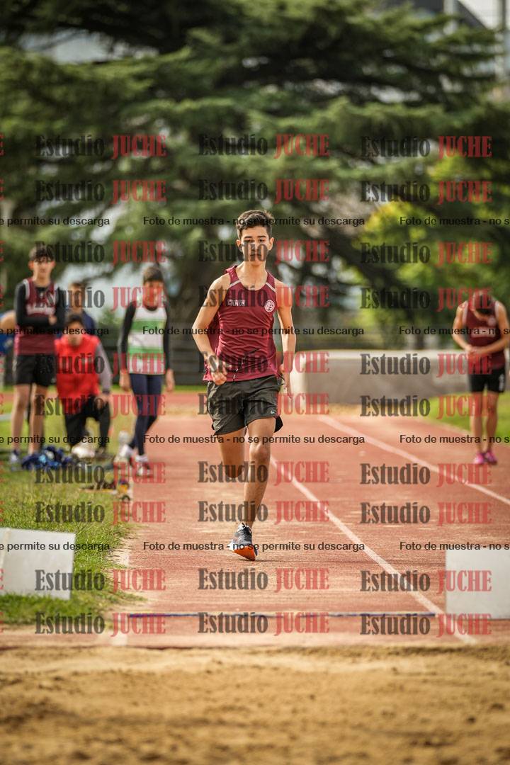 Fotos del salto en largo de varones - incluye U16