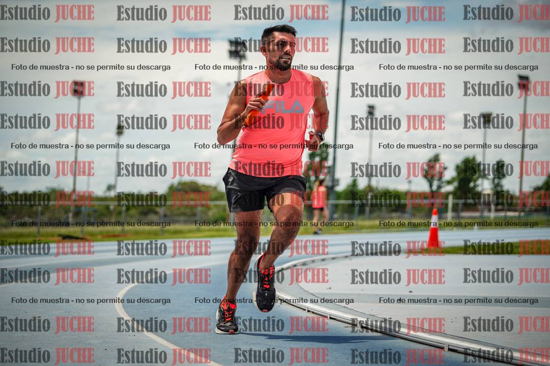 Fotos durante el transcurso de los relevos 20' para running teams - serie 2