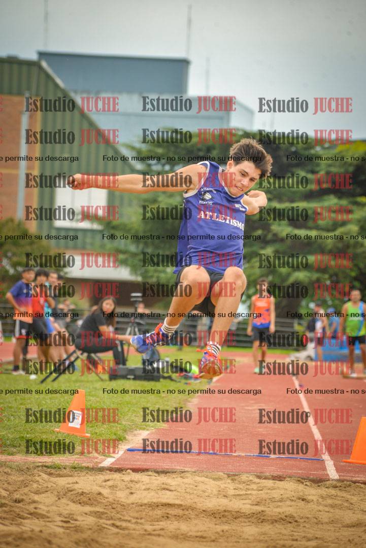 Fotos del salto en largo de varones - mayores