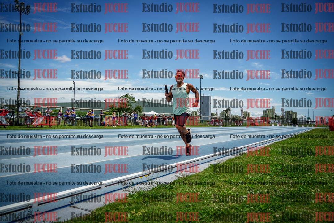 Fotos durante el transcurso de los relevos 20' para running teams - serie 2