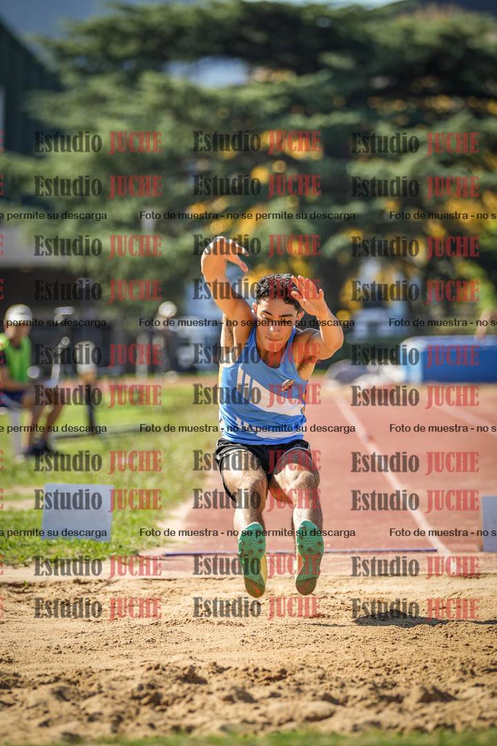 Fotos del salto en largo de varones - incluye U16