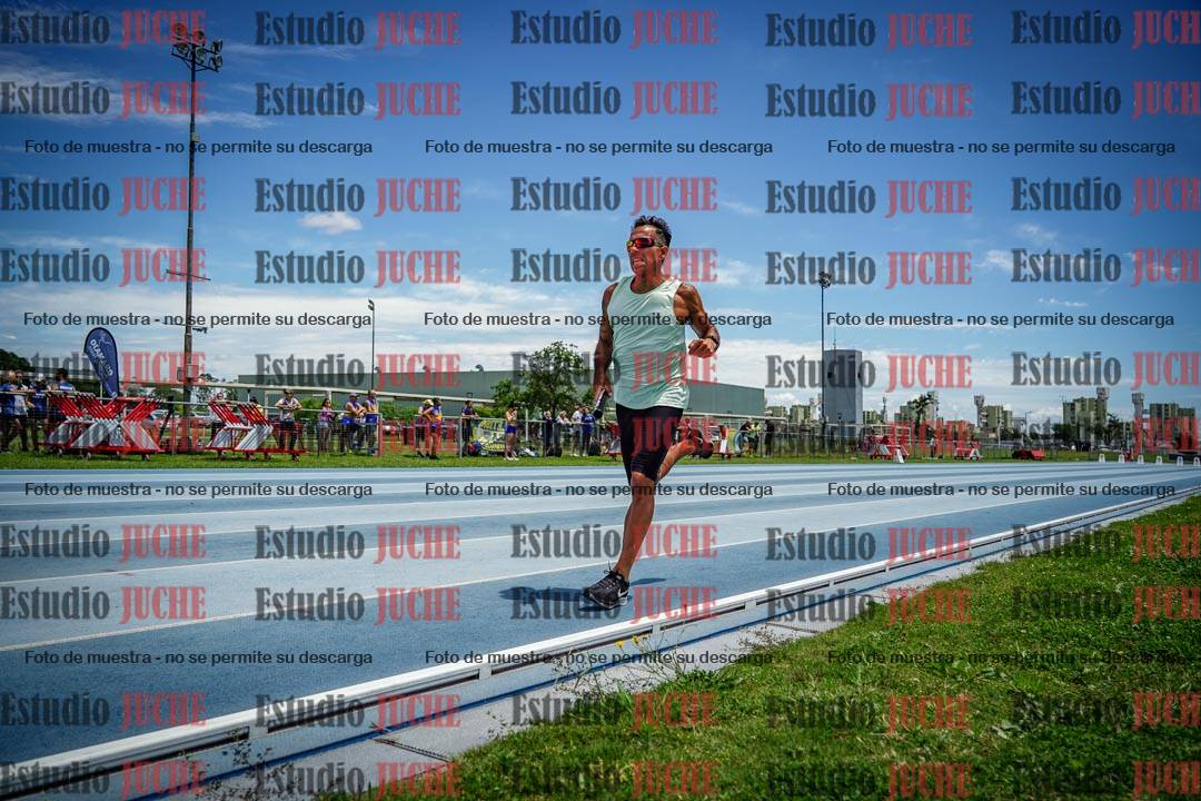 Fotos durante el transcurso de los relevos 20' para running teams - serie 2