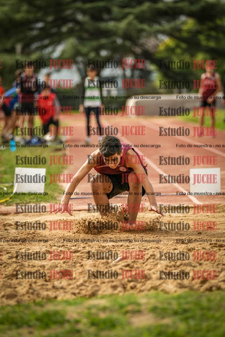 Fotos del salto en largo de varones - incluye U16