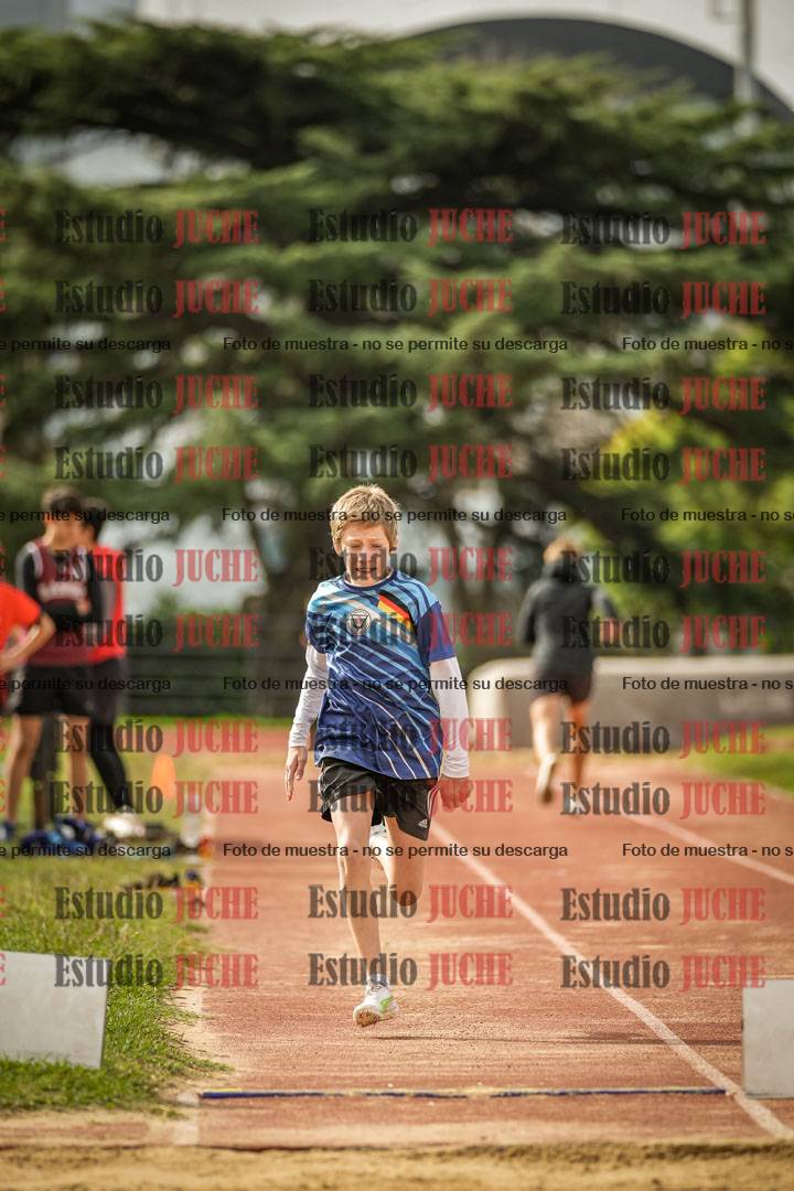 Fotos del salto en largo de varones - incluye U16