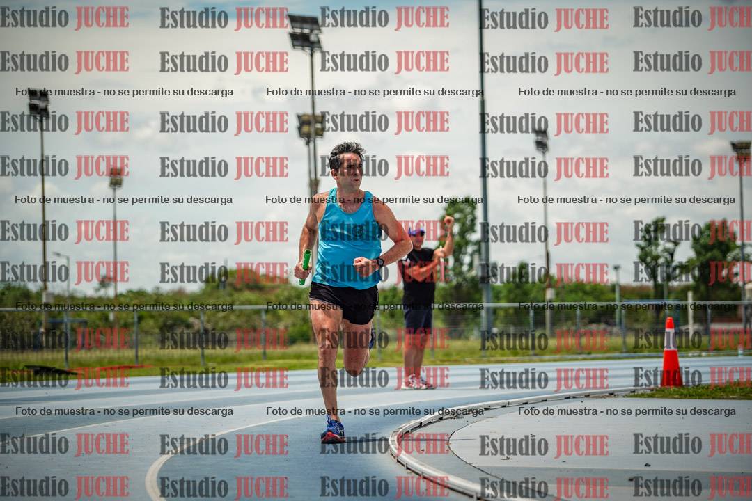 Fotos durante el transcurso de los relevos 20' para running teams - serie 2