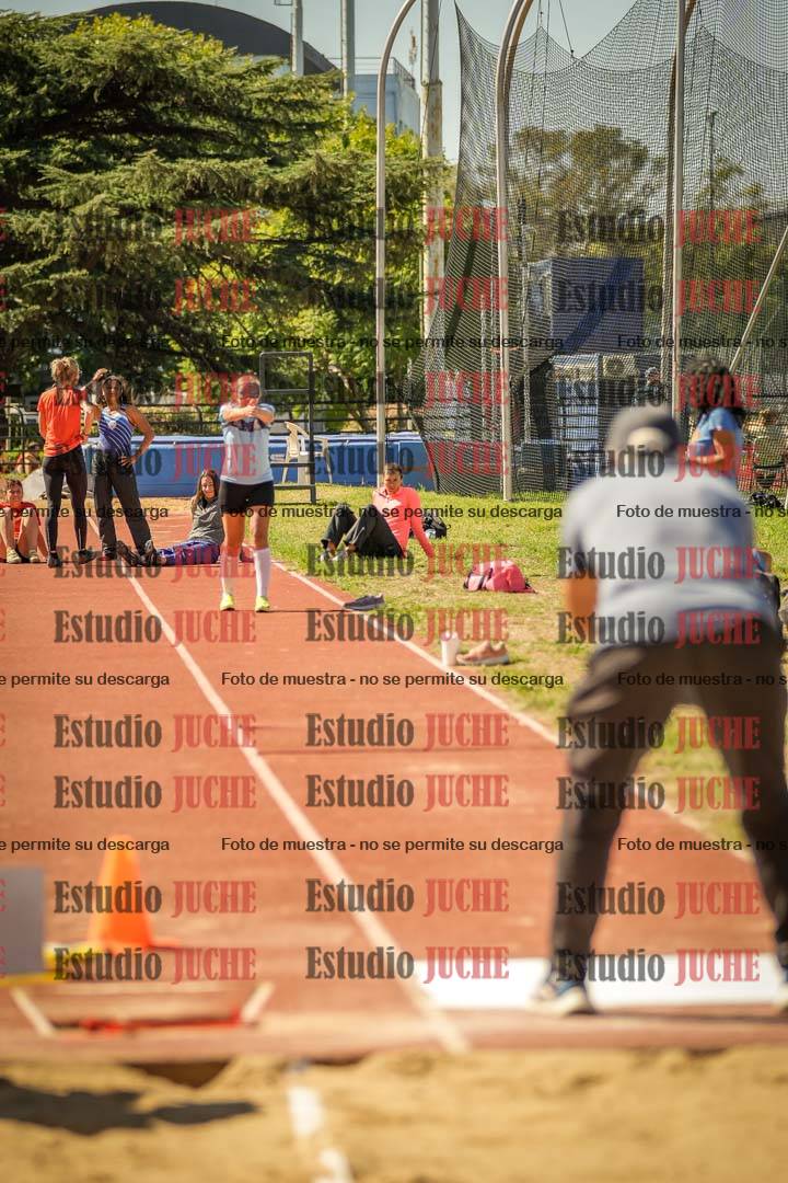 Fotos del salto en largo de mujeres