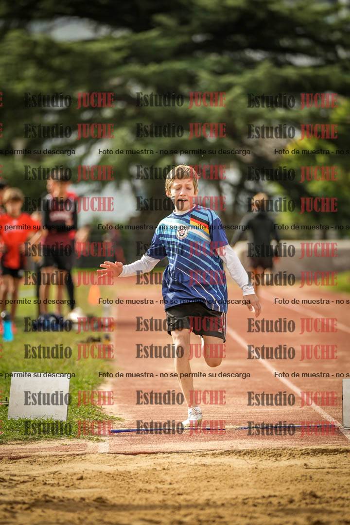 Fotos del salto en largo de varones - incluye U16