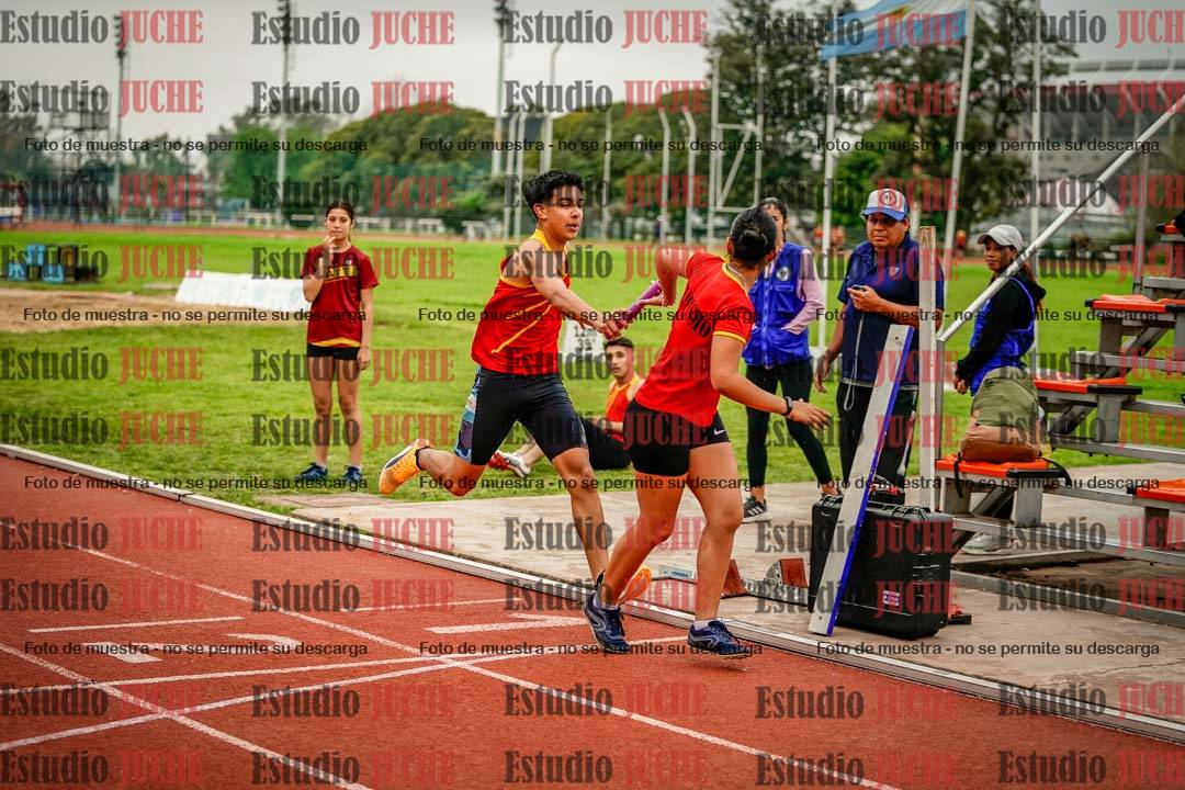 Fotos de las postas 8x200 m mixtas