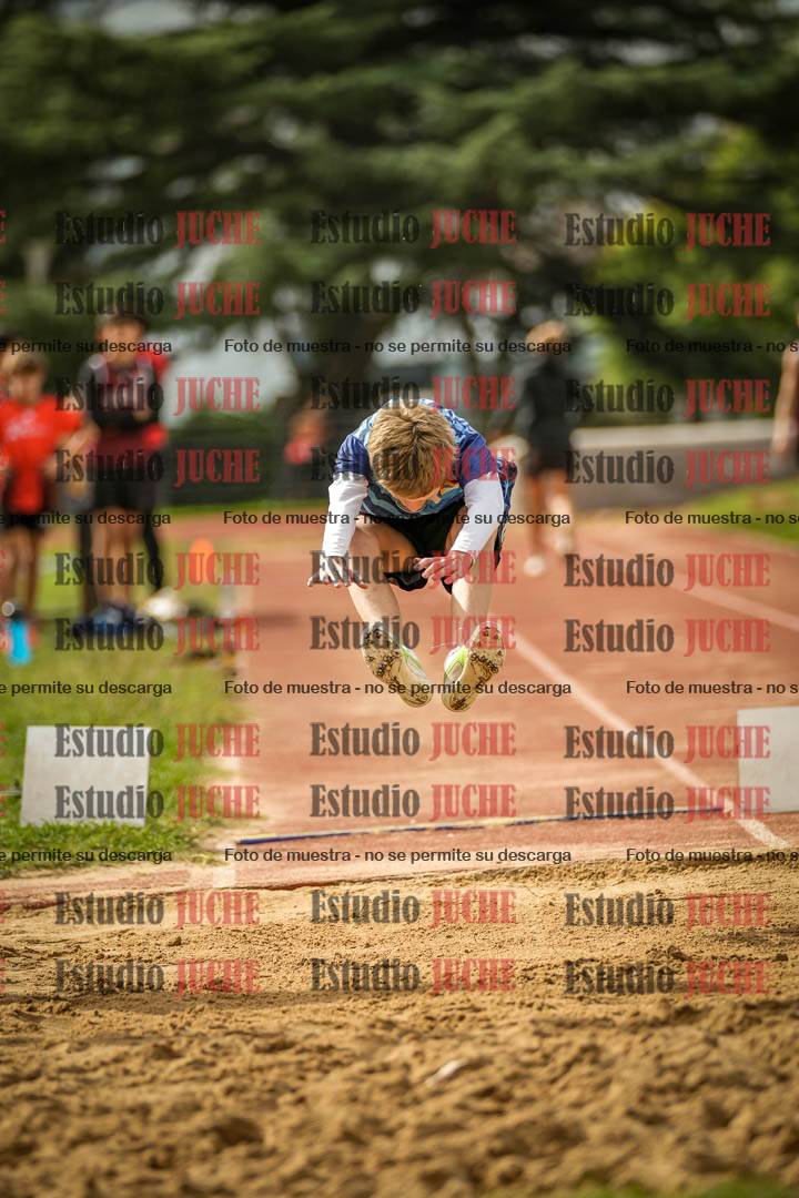 Fotos del salto en largo de varones - incluye U16