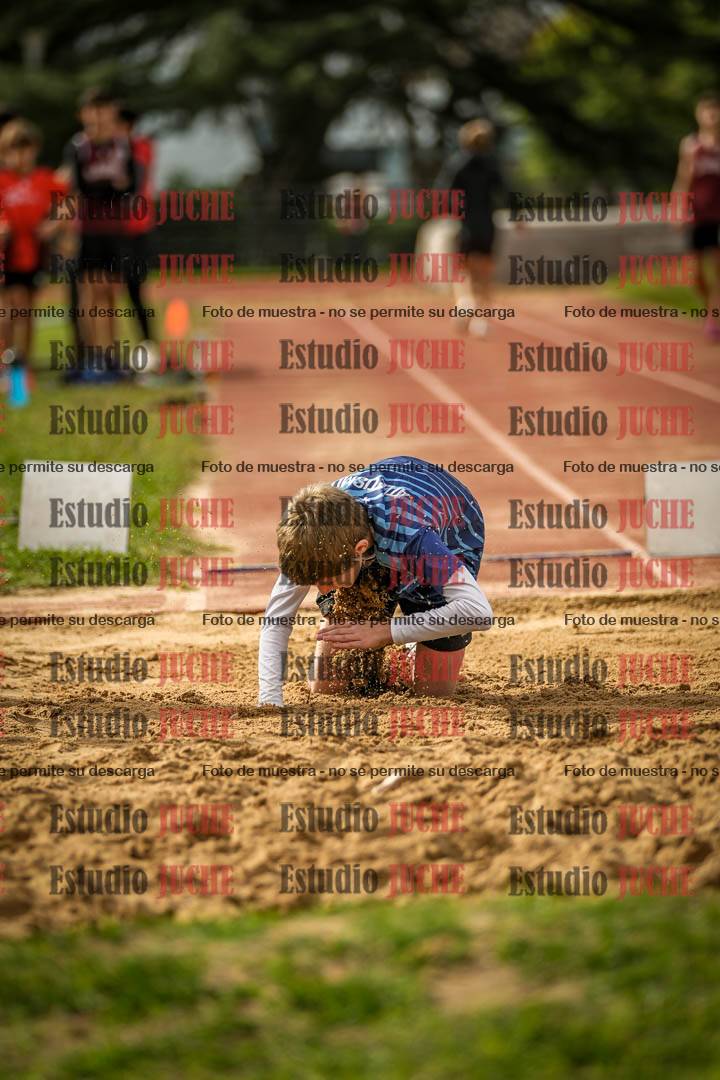Fotos del salto en largo de varones - incluye U16