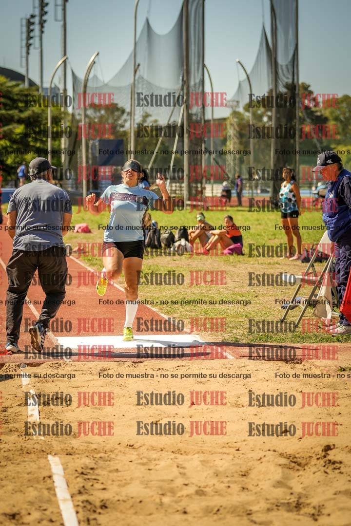Fotos del salto en largo de mujeres