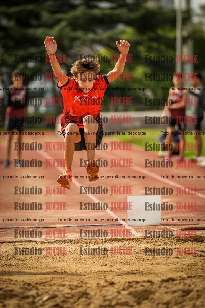 Fotos del salto en largo de varones - incluye U16