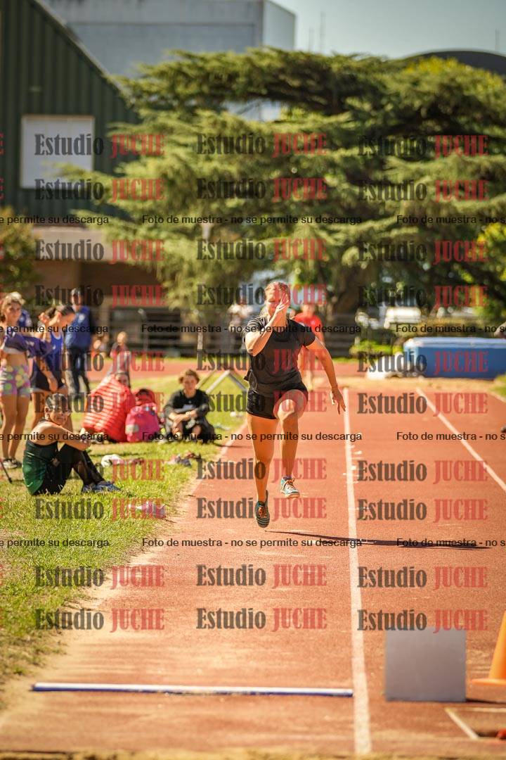 Fotos del salto en largo de mujeres