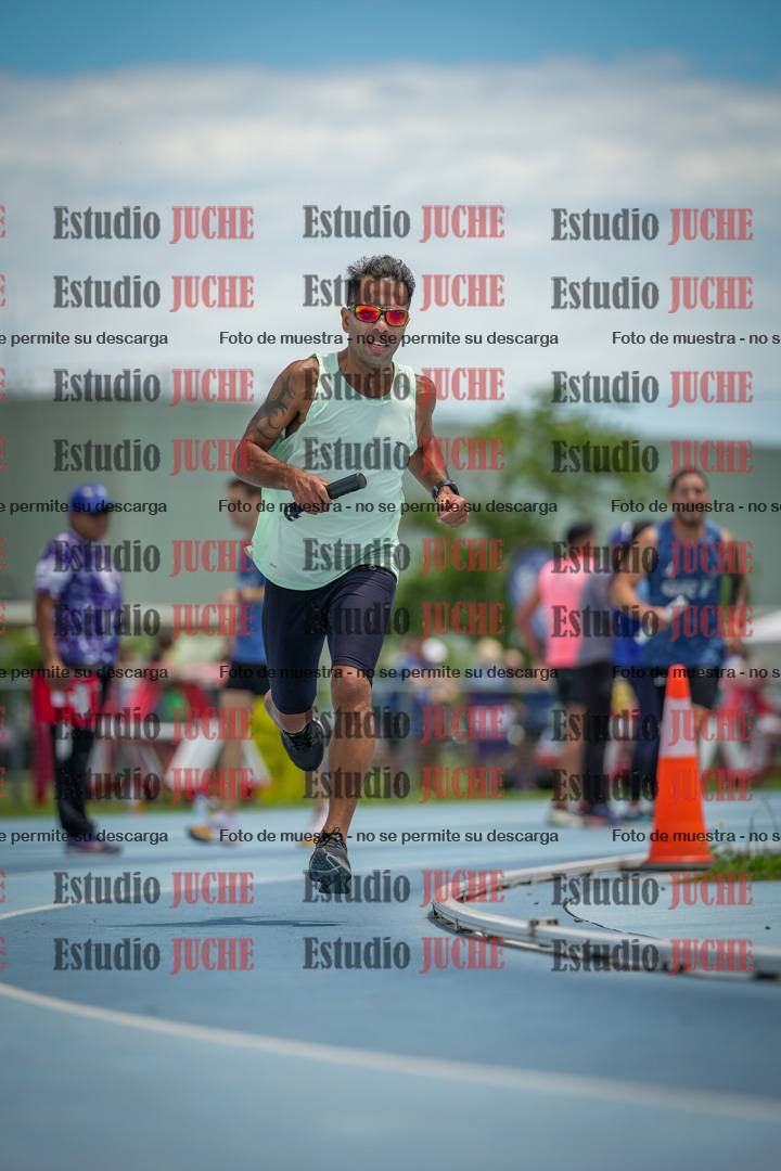 Fotos durante el transcurso de los relevos 20' para running teams - serie 2