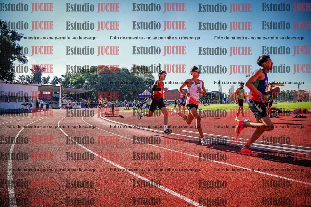 Fotos de los 800 m llanos de varones